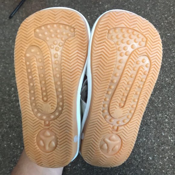 Patent leather squeaky sandals - Picture 5 of 7